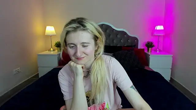 CamillaDreamer online show from November 5, 2025, 5:57 pm