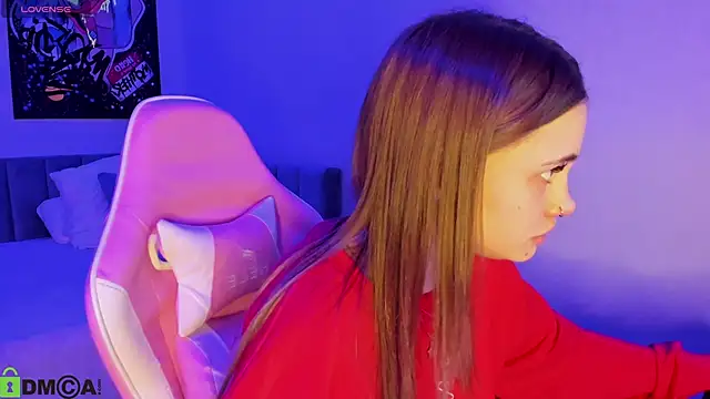 KarinaBroks online show from December 18, 2025, 12:00 pm