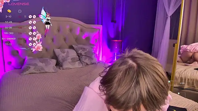 Lilly Stark online show from October 4, 2025, 6:44 am