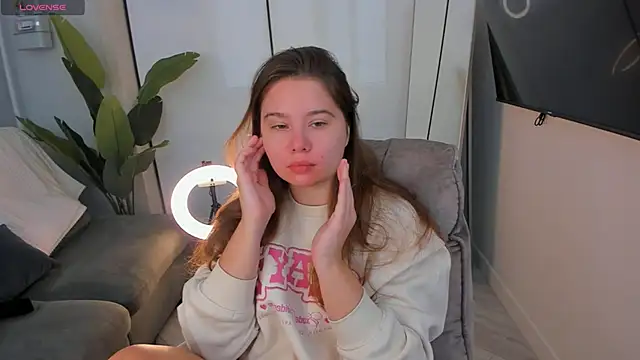 Eva Cheeky online show from October 24, 2025, 7:38 am