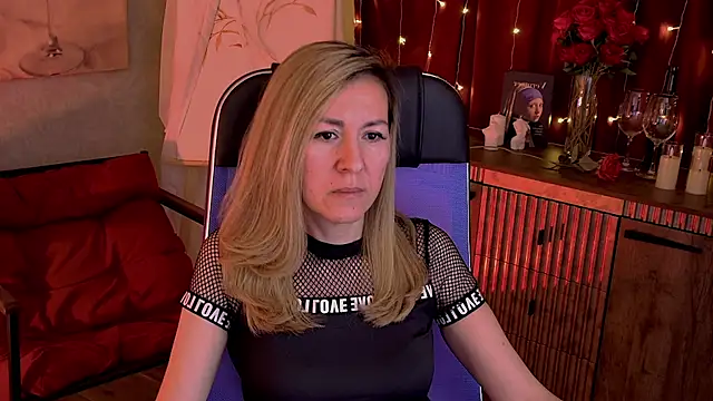 DonnaSmitth online show from April 15, 2026, 7:10 pm