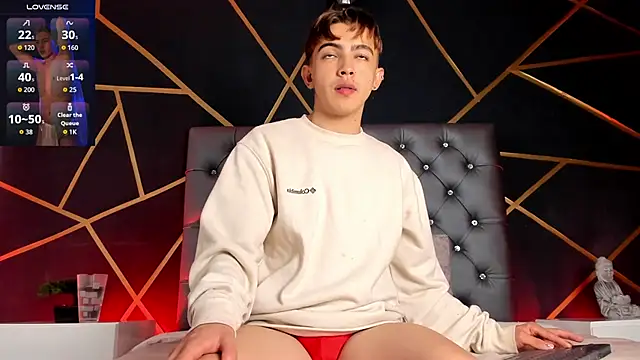 Lian Miller1  online show from December 5, 2025, 12:25 pm