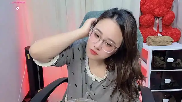 NEWONETO online show from November 13, 2025, 3:33 pm