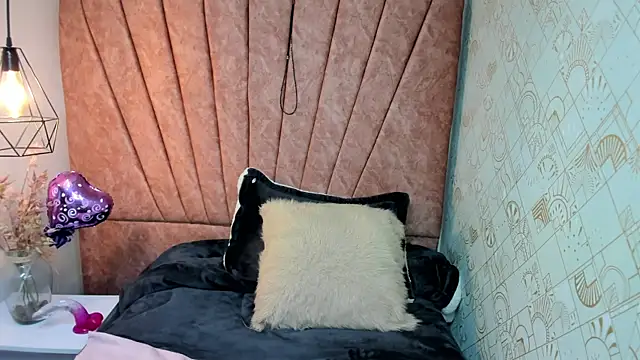 Issa Milf   online show from November 7, 2025, 1:22 pm