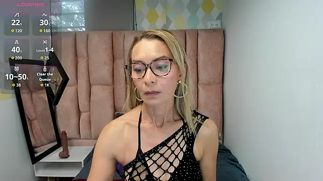 Issa Milf   online show from March 5, 2026, 1:18 pm