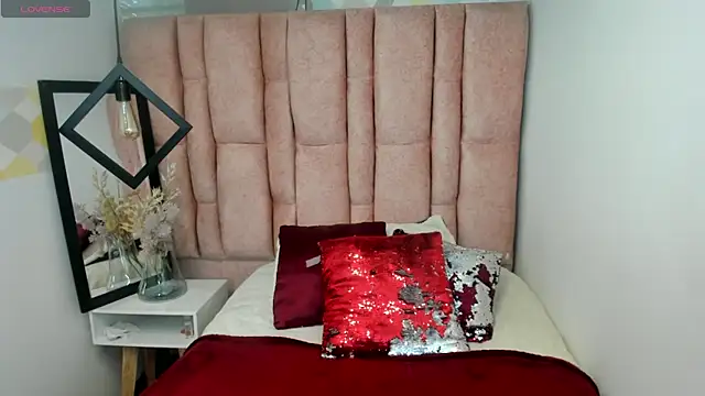 Issa Milf   online show from May 27, 2026, 6:05 pm