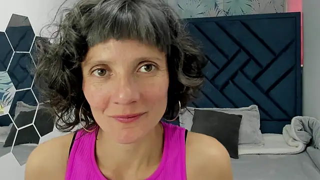 Valery More   online show from November 28, 2025, 8:33 pm