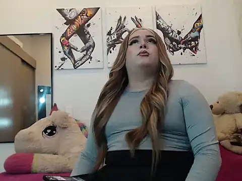 Redvelvett22 online show from October 8, 2025, 5:16 am