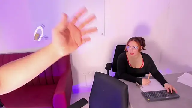 Kandyfrees  online show from January 10, 2026, 11:45 am