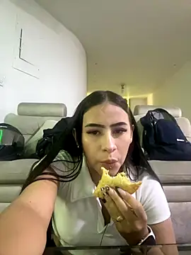 Scarlett Kiiss online show from November 2, 2025, 9:11 am