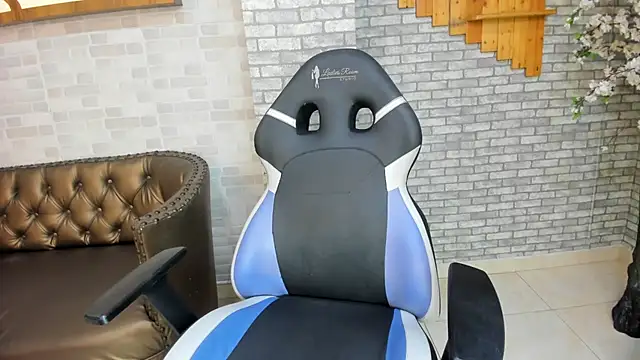 Alisonn Doll online show from February 18, 2026, 6:48 pm