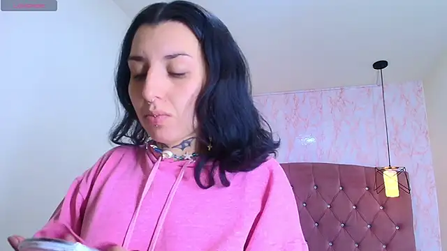 Iris  77 online show from October 15, 2025, 6:19 pm