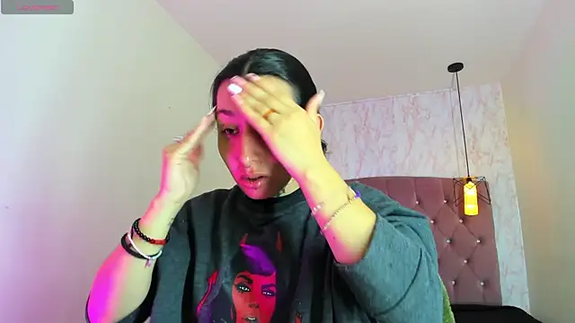 Iris  77 online show from November 4, 2025, 1:21 pm