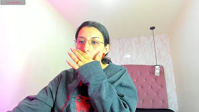 Iris  77 online show from November 14, 2025, 7:34 pm