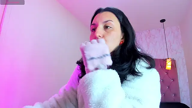 Iris  77 online show from November 17, 2025, 11:38 am