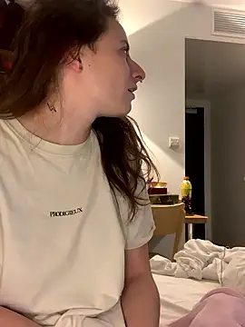 GoldenPussy1329 online show from February 8, 2026, 7:39 pm