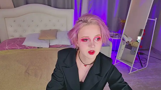 luna son online show from November 20, 2025, 6:13 am