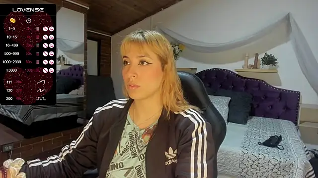 sophialyh 1 online show from October 8, 2025, 12:25 pm