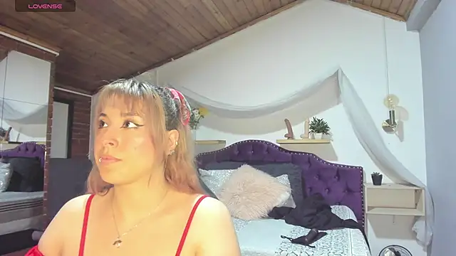 sophialyh 1 online show from October 24, 2025, 12:34 pm