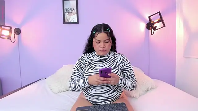 Snapshot of Evelin_Millerr chatting on October 12, 2025, 3:22 pm Evelin Millerr online show from October 12, 2025, 3:22 pm