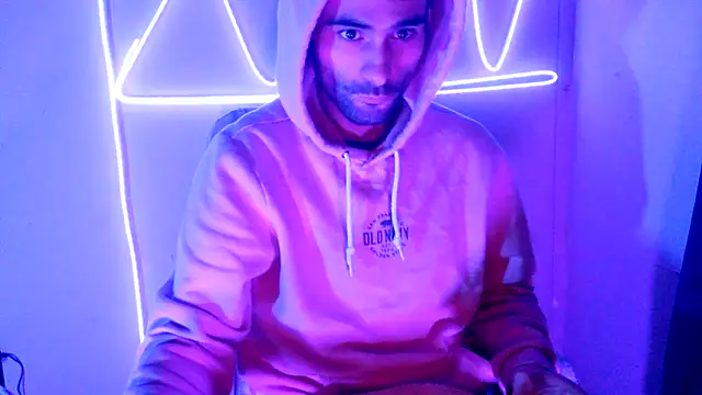 highinhtxx online show from November 15, 2025, 8:22 am