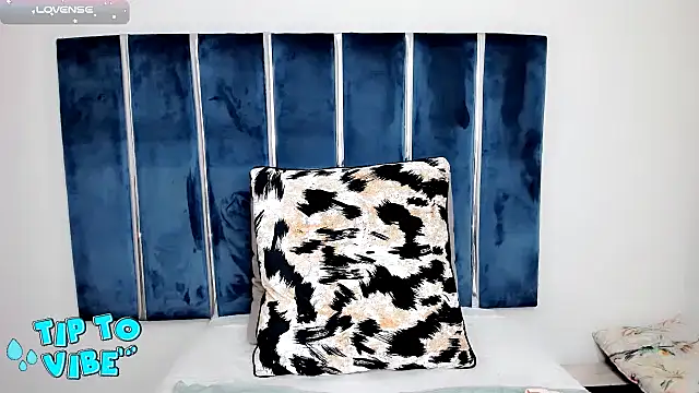 INDIANROMANCE online show from February 18, 2025, 10:03 pm