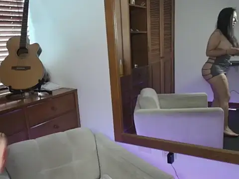 Talia  velvet online show from November 28, 2025, 1:47 pm