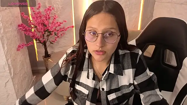 Snapshot of Nyx_Tamy_Tx_ chatting on October 15, 2025, 1:11 pm Nyx Tamy Tx  online show from October 15, 2025, 1:11 pm