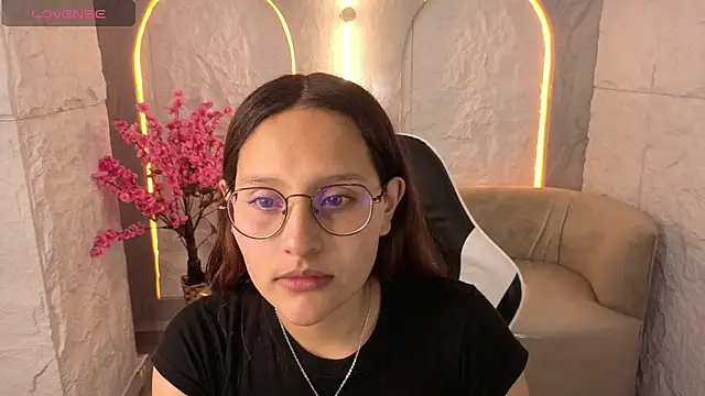 Snapshot of Nyx_Tamy_Tx_ chatting on October 20, 2025, 1:00 pm Nyx Tamy Tx  online show from October 20, 2025, 1:00 pm