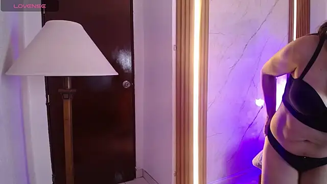 chloe  Jones  online show from February 3, 2026, 12:54 pm