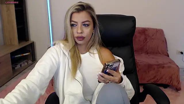 nicole   91 online show from October 4, 2025, 5:55 pm
