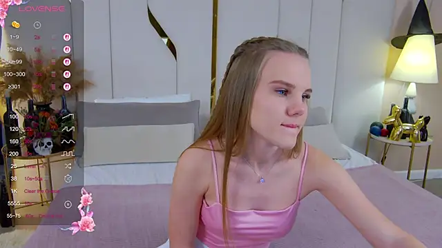 Lili Lohan online show from October 23, 2025, 5:01 pm