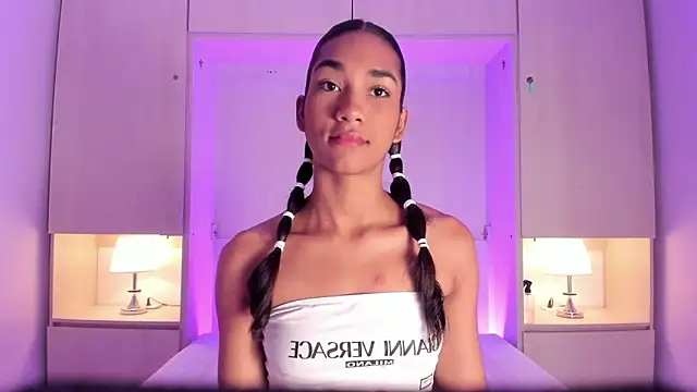 AnahiCollins online show from March 8, 2026, 12:09 pm