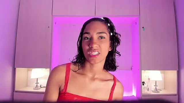 Snapshot of AnahiCollins chatting on May 2, 2026, 11:37 am AnahiCollins online show from May 2, 2026, 11:37 am