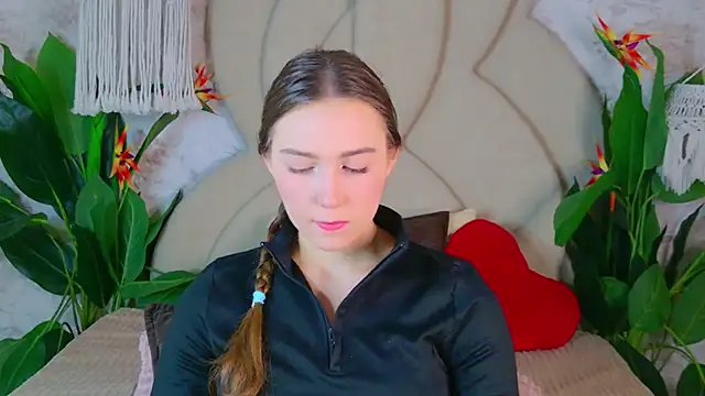 OliviaLay online show from November 20, 2025, 6:35 am