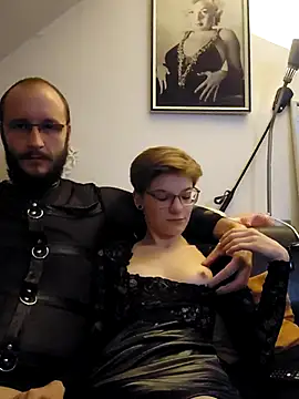 Snapshot of hellgirlzheaven chatting on October 2, 2025, 9:55 pm hellgirlzheaven online show from October 2, 2025, 9:55 pm