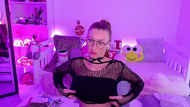 MysticRoxanne online show from December 1, 2025, 8:19 am