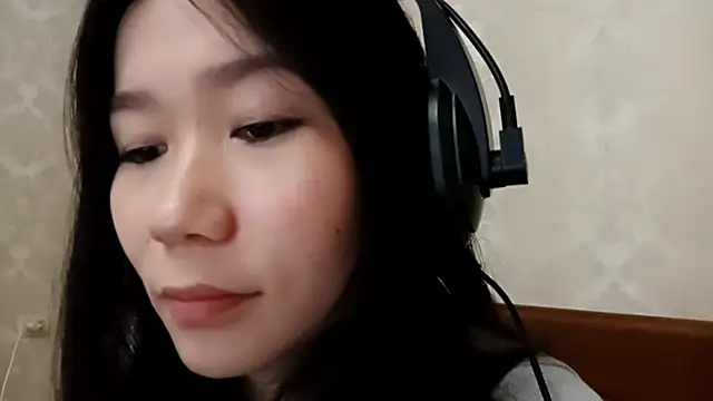 Snapshot of YukiShaapan chatting on October 8, 2025, 10:13 am YukiShaapan online show from October 8, 2025, 10:13 am