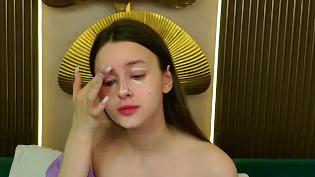 EvaSwen online show from April 13, 2026, 6:08 am