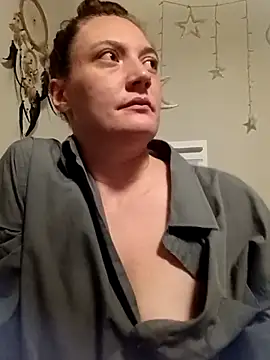 Snapshot of Smith00769 chatting on October 18, 2025, 3:31 am Smith00769 online show from October 18, 2025, 3:31 am