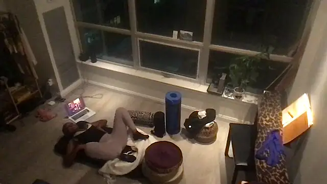 tia   fox online show from October 28, 2025, 3:54 am