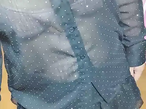 Snapshot of Sunna104 chatting on February 6, 2026, 10:29 am Sunna104 online show from February 6, 2026, 10:29 am