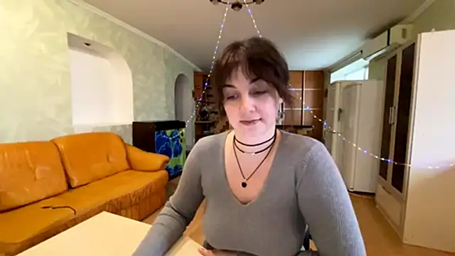 Snapshot of HoneyRose333 chatting on November 3, 2025, 8:15 am HoneyRose333 online show from November 3, 2025, 8:15 am