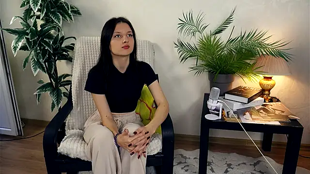 JanellHousen online show from October 7, 2025, 5:37 am