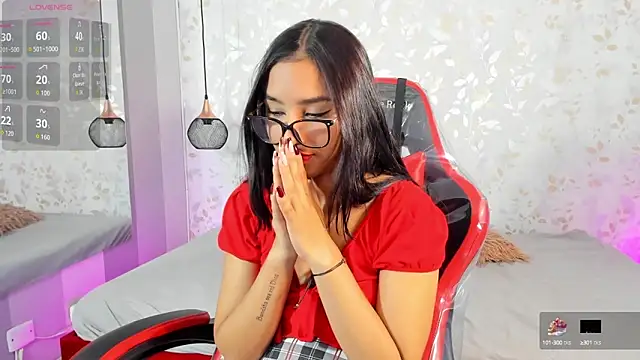 Luciaoregon online show from October 16, 2025, 1:34 pm