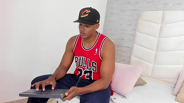 jax black online show from October 21, 2025, 7:03 pm