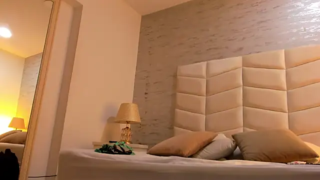 jax black online show from December 18, 2025, 7:31 pm