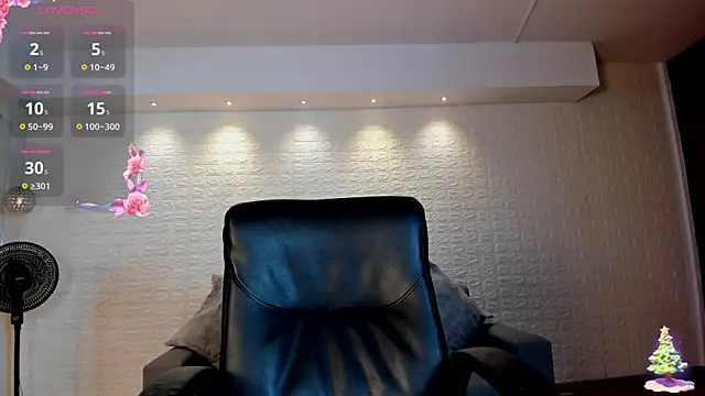 VenusCooper online show from December 18, 2025, 8:48 pm