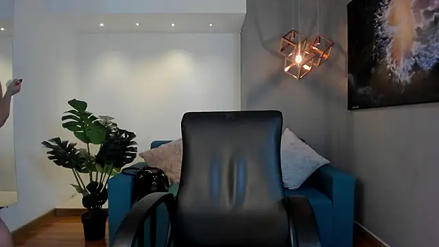 VenusCooper online show from February 24, 2026, 8:40 pm