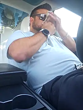 Roddog18 online show from November 6, 2025, 8:43 pm